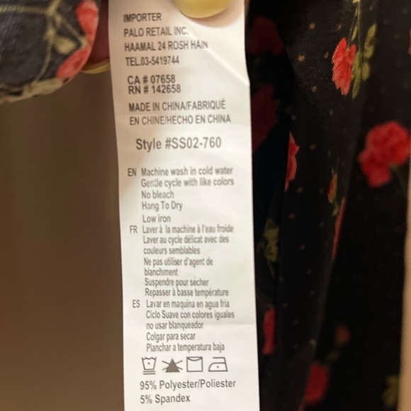 ⚫️ BOGO Revamped Black and Red Floral Blouse Cropped Long Sleeve Size XS - Picture 7 of 9